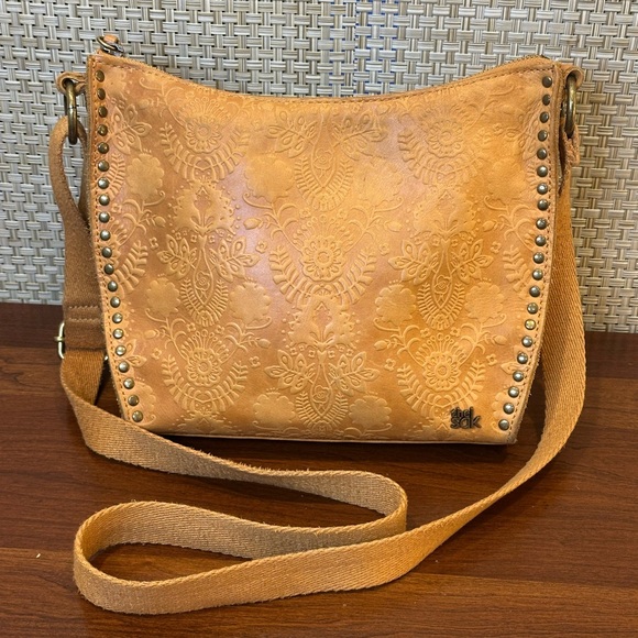 🌟2xHP🌟VTG 2019 The Sak Tan Saratoga Floral Embossed Studded Leather Hobo Bag - Picture 1 of 16
